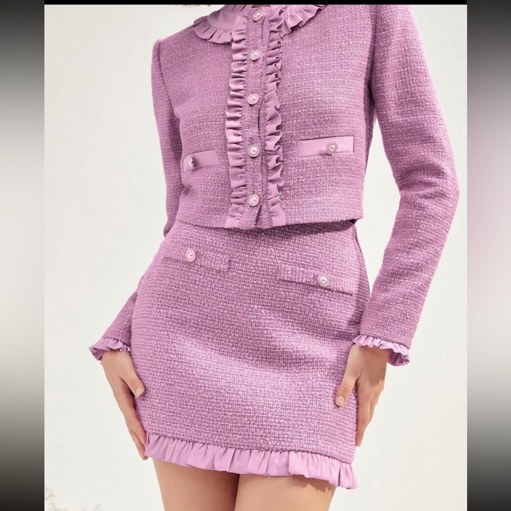 NWOT Adorable lined pink tweed frilly skirt suit, size M